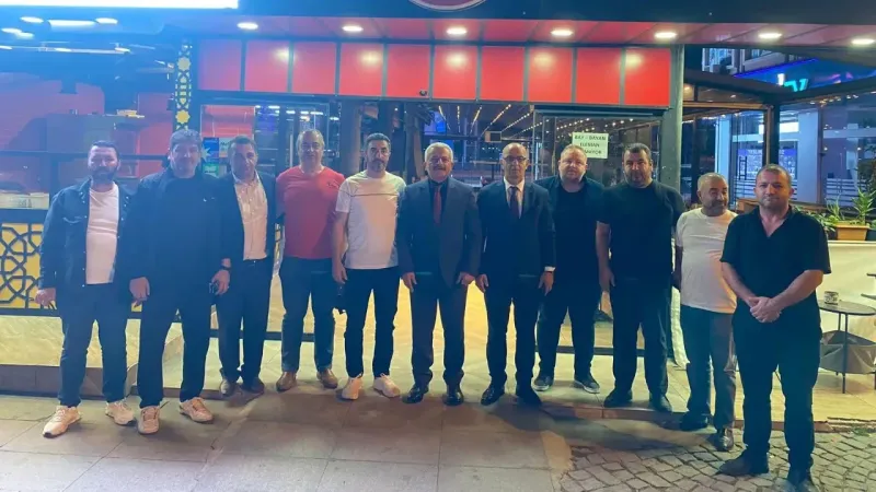 Tuncay Batı ayağının tozuyla Tramvay Kafe’de!