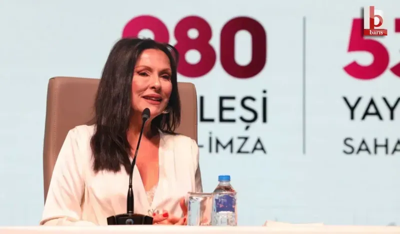 ‘’Bir sayfa kitap okumayan, okumuşlar ülkesiyiz’’
