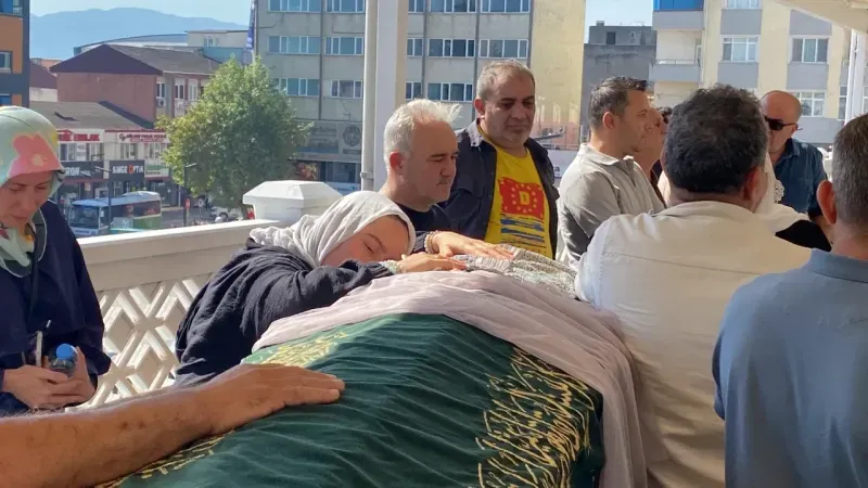 Minik Ekin gözyaşları içinde toprağa verildi