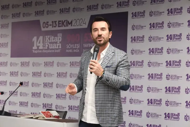 Uğur Arslan, okurları için şiirlerini seslendirdi