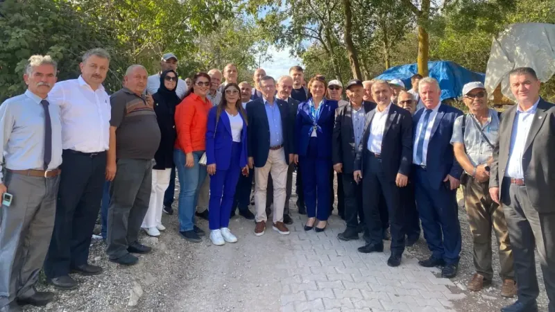 İYİ Partililerden Kandıra'daki çöp tesisi eylemine destek