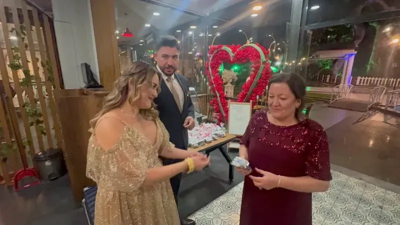Farkındalık için anlamlı kutlama: Şeker yerine mama dağıttılar