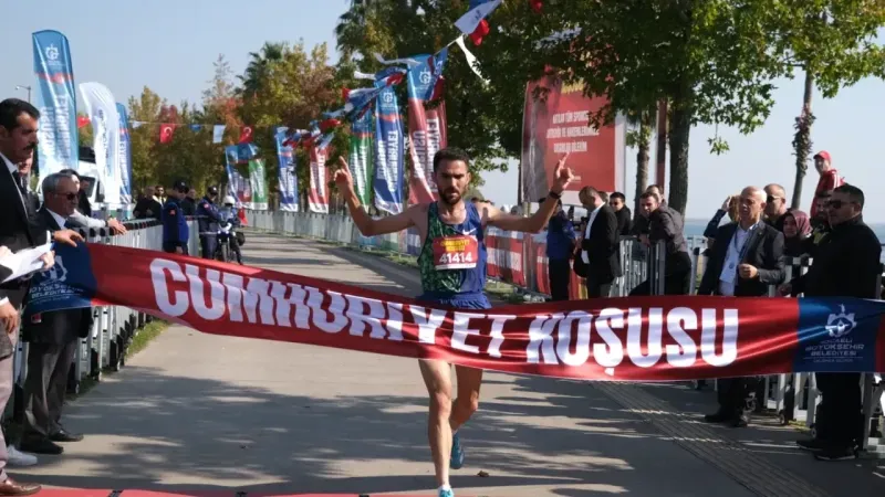 Kocaeli’de Cumhuriyet aşkına koştular!