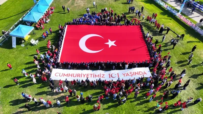 Kocaeli’de Cumhuriyet aşkına koştular!
