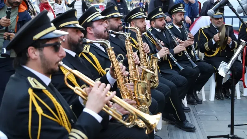 Cumhuriyet Bulvarı, Ata'nın sevdiği şarkılarla yankılandı