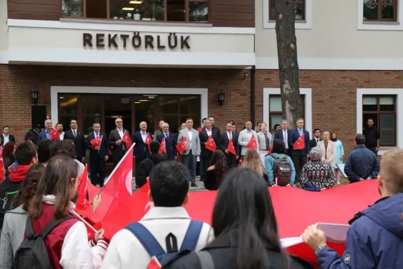 GTÜ Öğrencileri Cumhuriyet için yürüdü