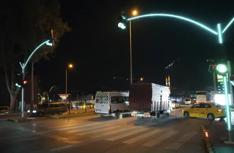 Gölcük'e modern LED sinyalizasyon sistemi