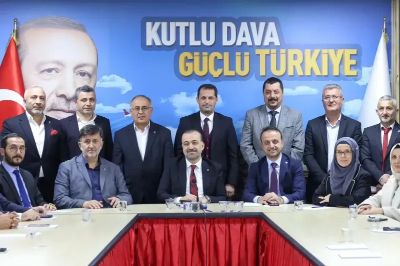 Şahin Talus işi sıkı tutuyor! Yeni seçilen altı İlçe Başkanıyla ilk toplantısı...