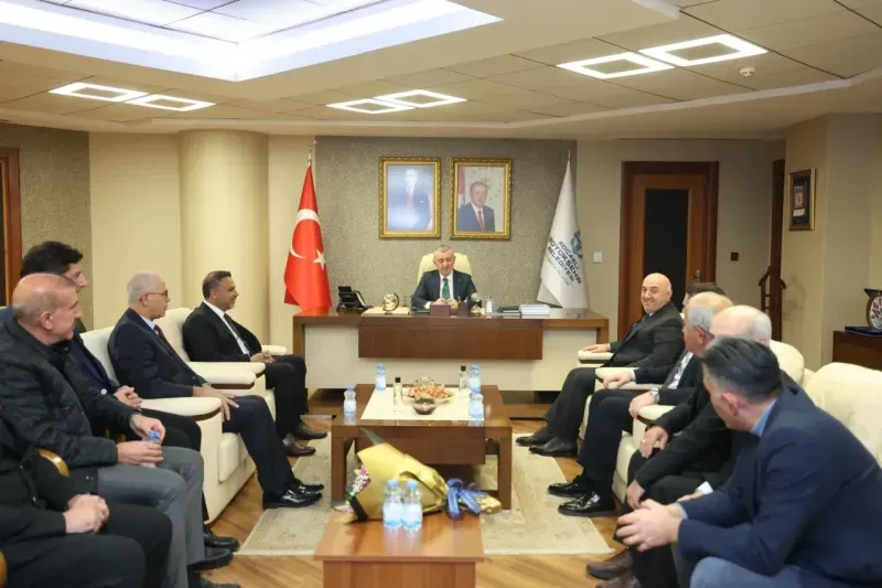 Kongresini tamamlayan ilçe başkanları Büyükakın'a gidiyor