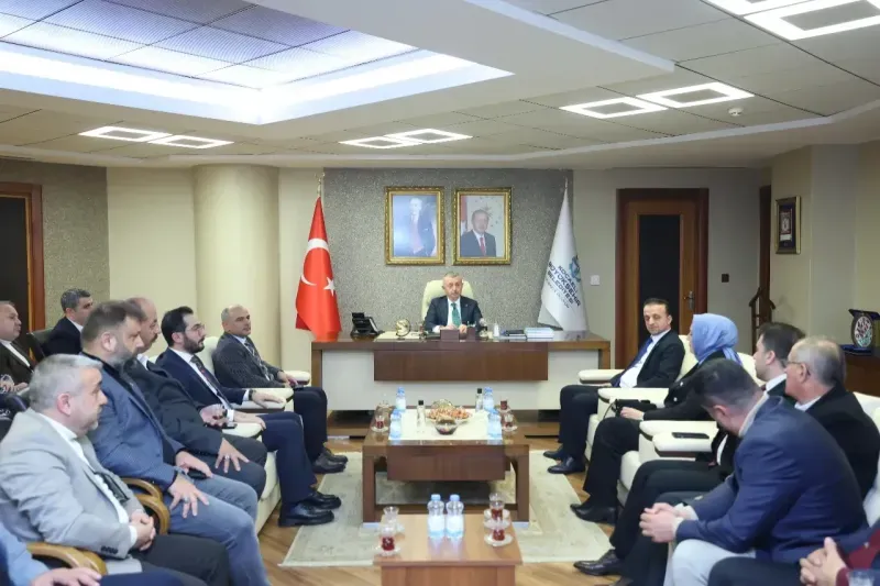 Kongresini tamamlayan ilçe başkanları Büyükakın'a gidiyor