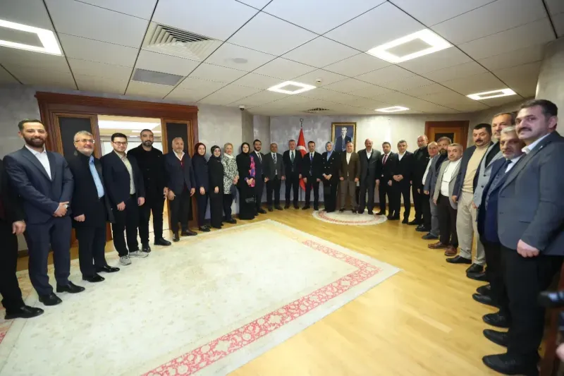 Kongresini tamamlayan ilçe başkanları Büyükakın'a gidiyor