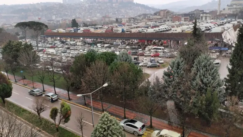 Perşembe pazarına gidecekler dikkat, bu fotoğraf, saat 09.00’da çekildi!