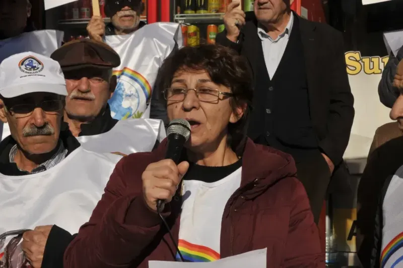 Emekliler: “Çaya ve simide ulaşamaz hale geldik”