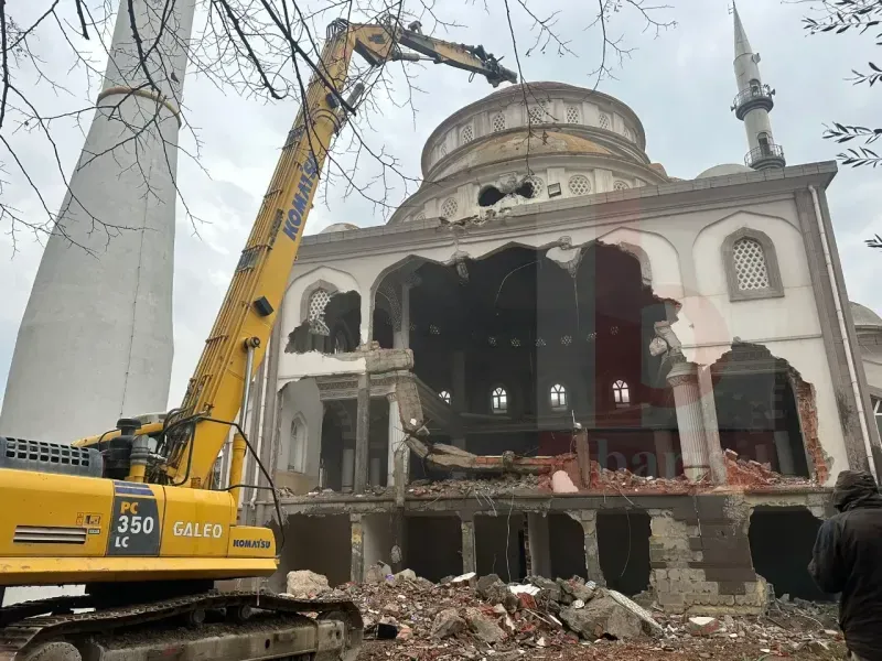 Kocaeli’deki cami böyle yıkıldı! O anlar kamerada