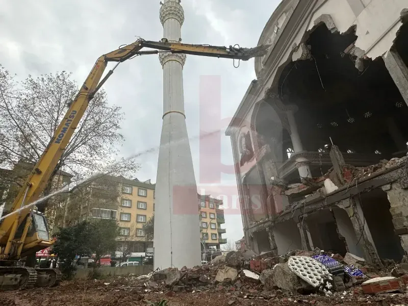 Kocaeli’deki cami böyle yıkıldı! O anlar kamerada