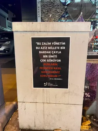 CHP’li gençler sokakları Cumhurbaşkanı Erdoğan’ın sözleriyle süsledi!