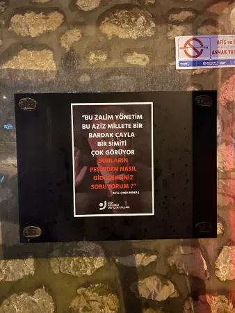 CHP’li gençler sokakları Cumhurbaşkanı Erdoğan’ın sözleriyle süsledi!