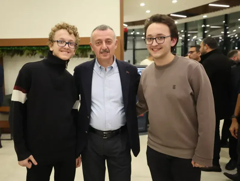 Büyükakın’dan gençlere yılbaşı sürprizi