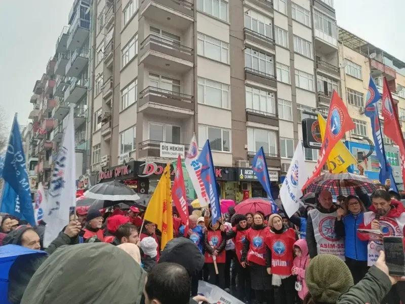 Kamu emekçilerinden İzmit’te eylem