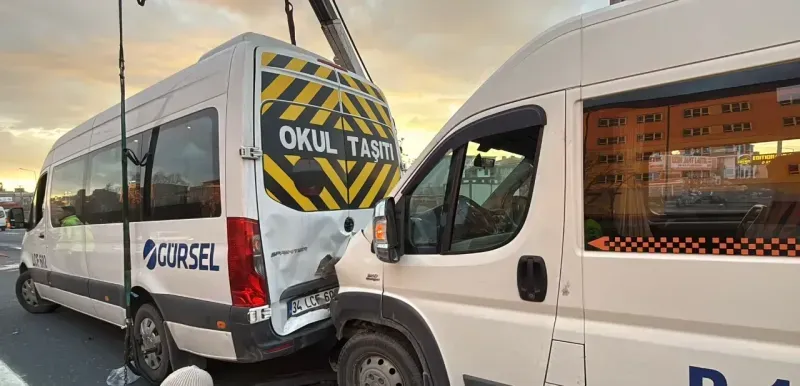 Kocaeli'de zincirleme trafik kazası! Yaralılar var
