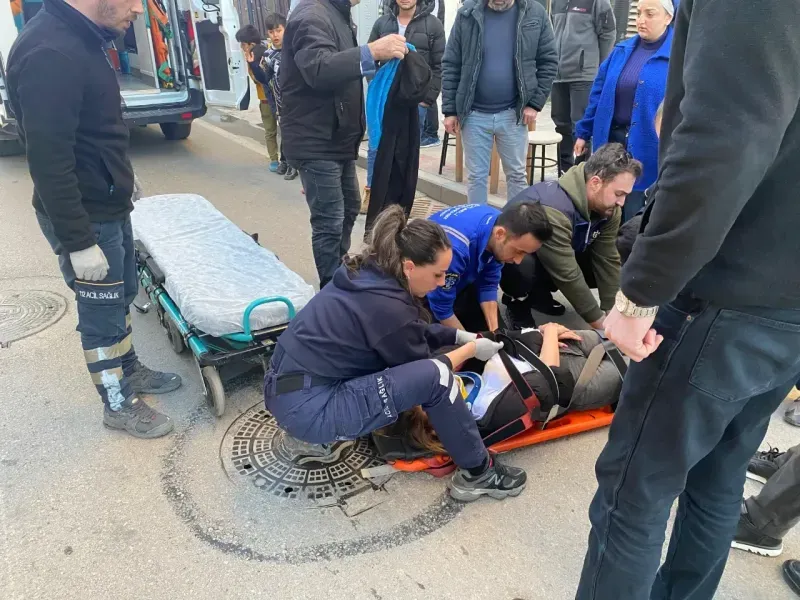 İzmit’te duramayan motosikletli düşerek yaralandı!