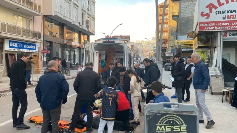 İzmit’te duramayan motosikletli düşerek yaralandı!