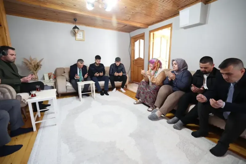 Büyükakın, Kandıra’da vefat eden muhtarın evine gitti