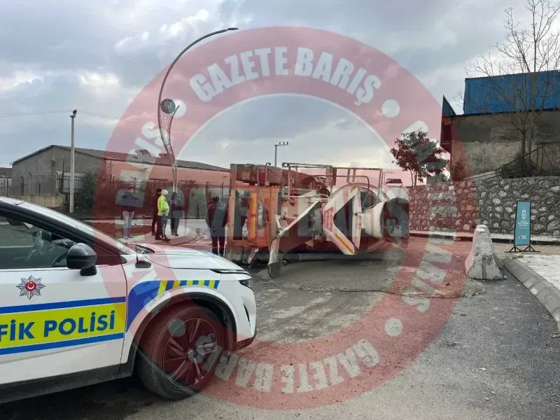 Gebze'de beton mikseri devrildi!