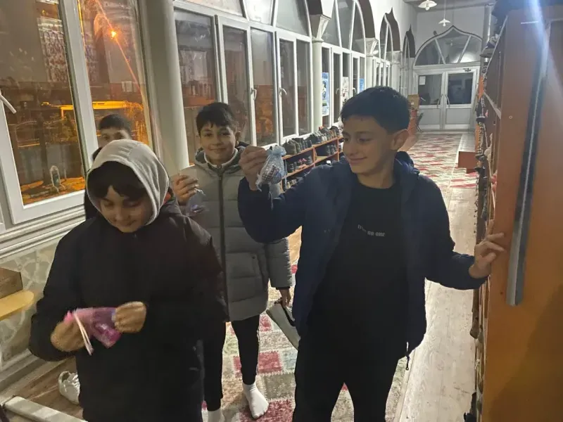 AKP’li başkandan çocuklara kandil sürprizi