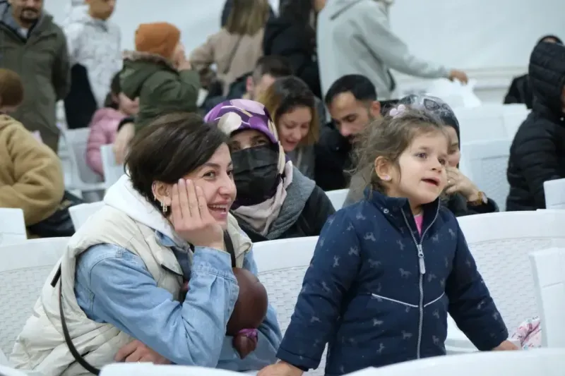 Ramazan coşkusu İzmit Kent meydanı’nda kutlandı