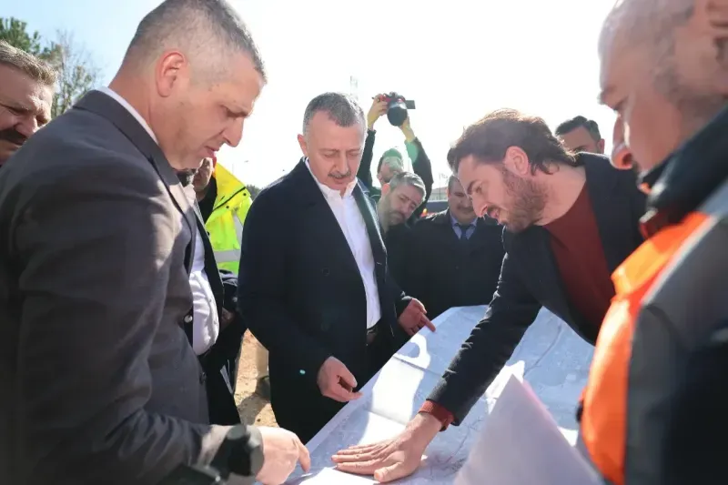 İzmit uçtan uca demir ağlarla bağlanıyor: Büyükşehir, konforlu ulaşımı sağlıyor