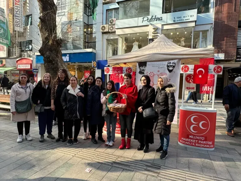 MHP’den İzmitli kadınlara 8 Mart hediyesi