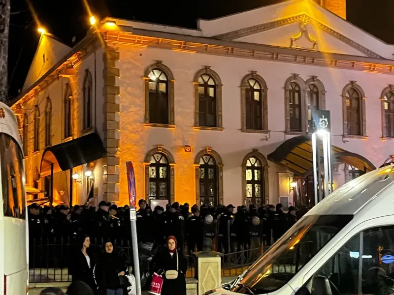 Fevziye Camiinin avlusu polisle doldu!