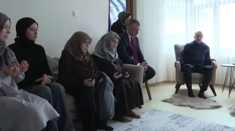 Cumhurbaşkanı, Kocaeli’deki taziye ziyaretinde Kur’an-ı Kerim okudu, işte o anlar