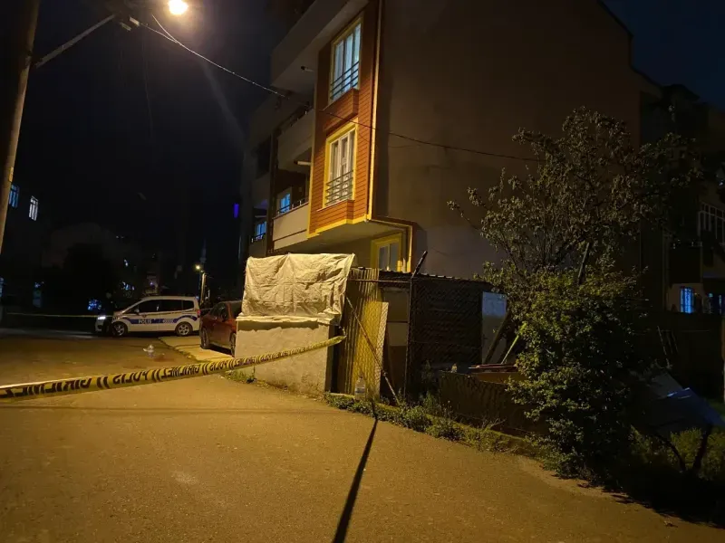 Derince’de bir kişi boynundan bıçaklanarak ağır yaralandı